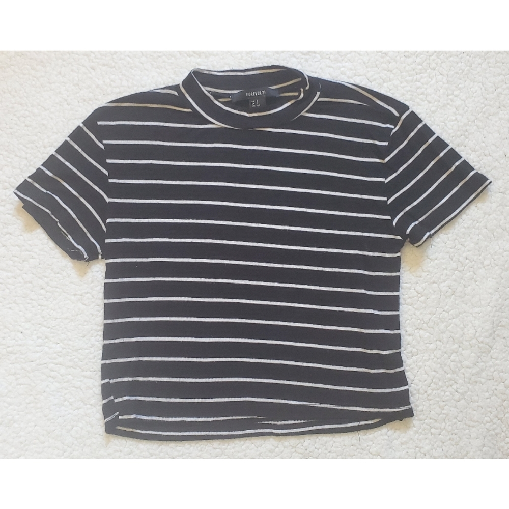 Forever 21 Cropped Short Sleeve T-Shirt